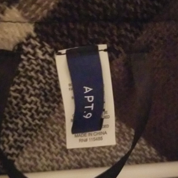 Black Plaid Shall - One Size - Picture 3 of 4